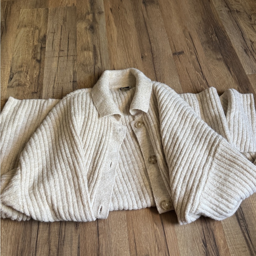 Cream Sweater - Picture 5 of 6